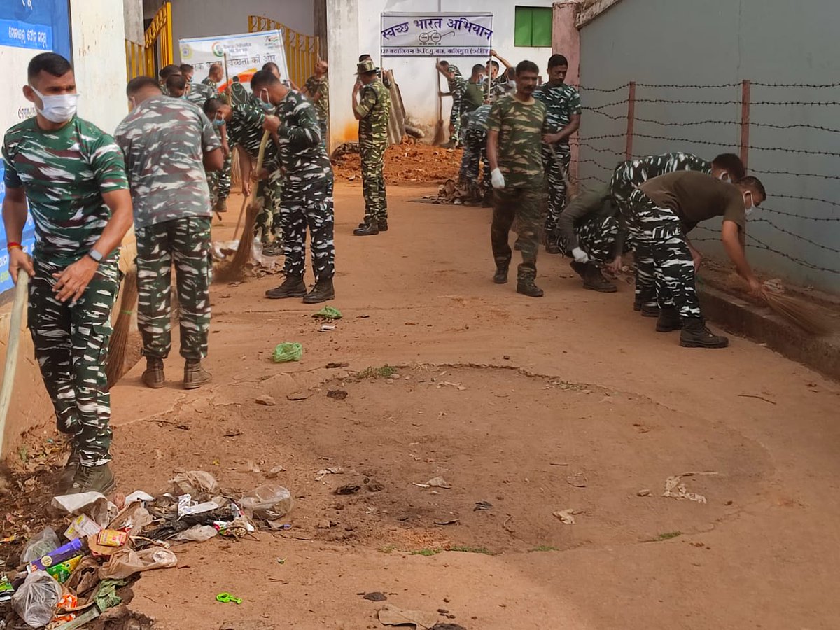 crpfindia's tweet photo. CRPF joins the nationwide cleanliness drive!

#CRPF units leading the charge during #SwachhataPakhwada, ensuring a clean and green transformation in every nook and corner!
Let's unite for a clean India!
#SwachhataHiSeva https://t.co/adzL35TO4N