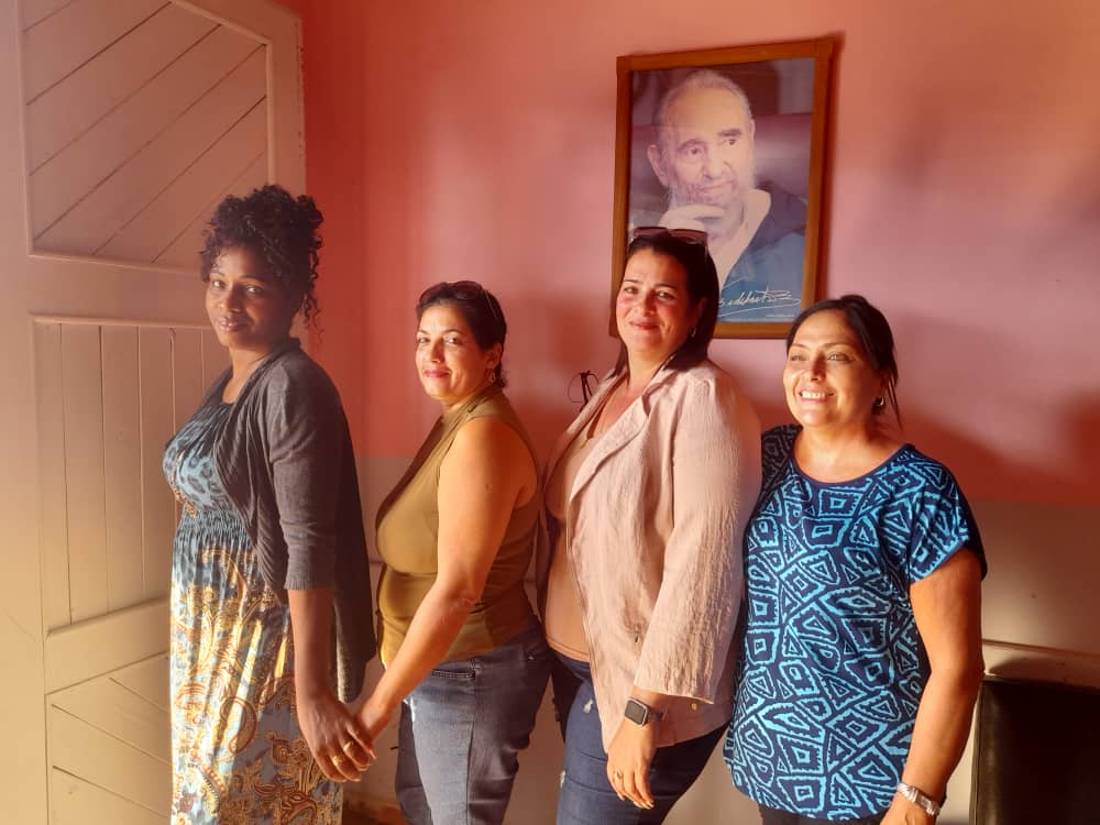 IsaRamn3's tweet photo. Con alegría despedimos en la Dirección General de Educación de #Guane  a Alionuska Piñero Hernández delegada al VI Congreso de la Asociación de Pedagogos . Felicidades y éxitos en este importante evento. #PinardelRio https://t.co/ZFujBXTnJ5
