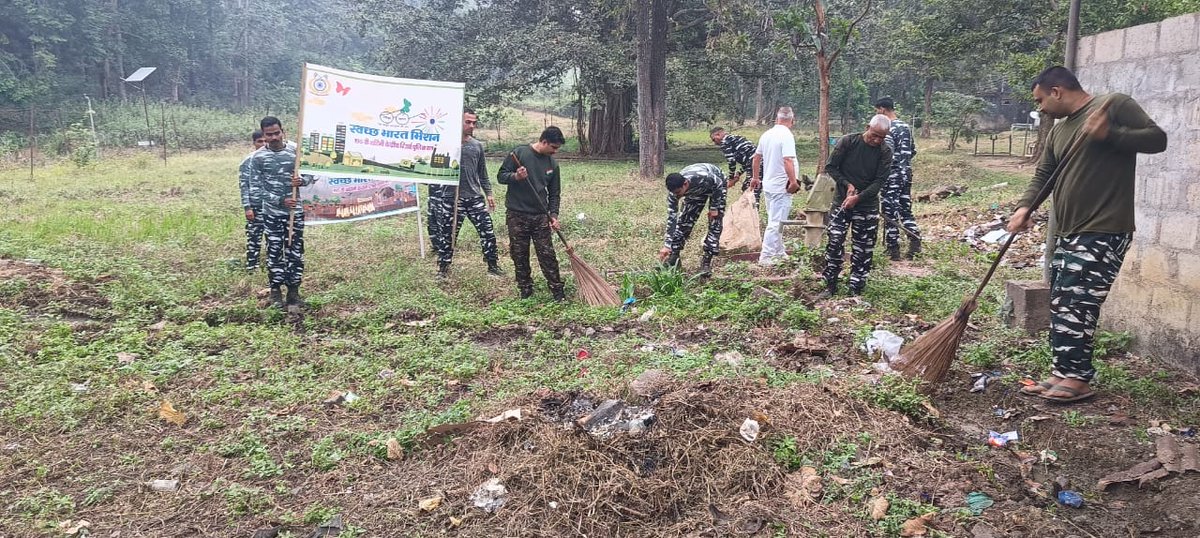 crpfindia's tweet photo. CRPF joins the nationwide cleanliness drive!

#CRPF units leading the charge during #SwachhataPakhwada, ensuring a clean and green transformation in every nook and corner!
Let's unite for a clean India!
#SwachhataHiSeva https://t.co/adzL35TO4N