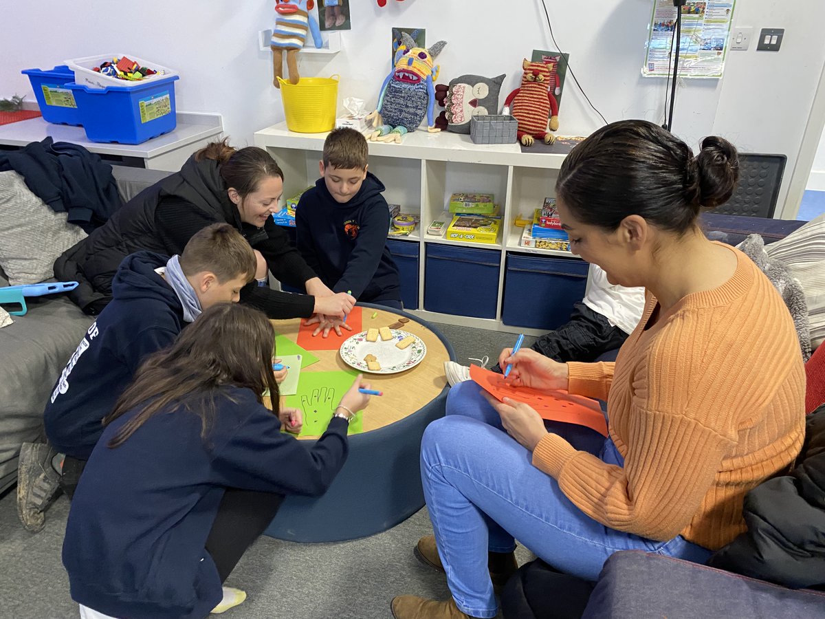 ysgolyddraig's tweet photo. We had a fantastic family event for our Year 4-6 Service Children! Thank you to Ellis Regan from @SSCECymru and Ellie Griffith from Learning Links for coming along and meeting the parents and the children. It was great to share what we do in our regular support group. https://t.co/FTREyn3Gva