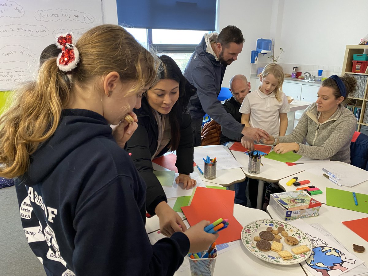 ysgolyddraig's tweet photo. We had a fantastic family event for our Year 4-6 Service Children! Thank you to Ellis Regan from @SSCECymru and Ellie Griffith from Learning Links for coming along and meeting the parents and the children. It was great to share what we do in our regular support group. https://t.co/FTREyn3Gva