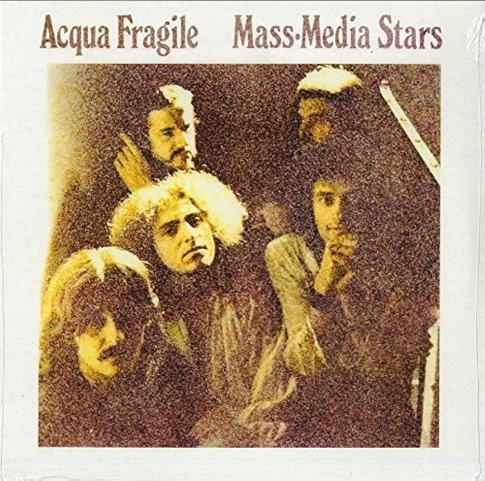 RockOthers's tweet photo. #AlmanaccoRock #MusicaItaliana #ProRock #AcquaFragile by @boomerhill1968 nel dicembre del 1974 gli Acqua Fragile pubblicano per la Ricordi il lp Mass Media Stars disco prodotto dalla Pfm. Dopo il disco Lanzetti abbandona la bend per unirsi proprio alla Premiata https://t.co/W7HIcX7piH