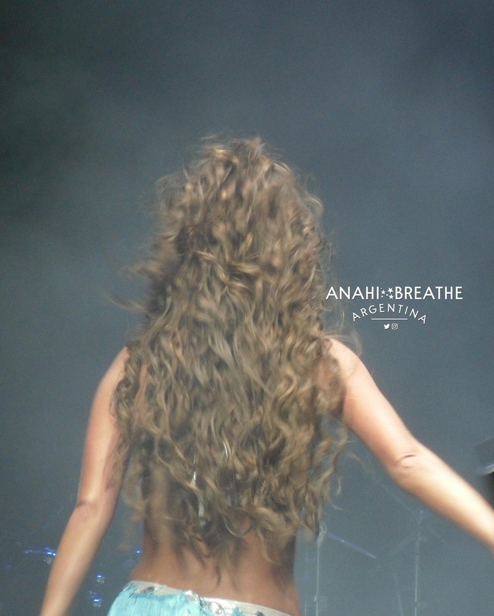 Anahi_SiempreTu's tweet photo. 5.12.09 🇦🇷 vivíamos #MDWT en Argentina 🩵🩵 .. GRACIAS @anahi por regalarnos una noche tan mágica, tan única, tan real. GRACIAS por hacer temblar ese Luna Park donde todos nos juntamos para delirar a tu lado.
TE AMAMOS PARA SIEMPRE ♾️ ❤️
🎤 @PiaShaw 🥰 https://t.co/4avPedXZHg