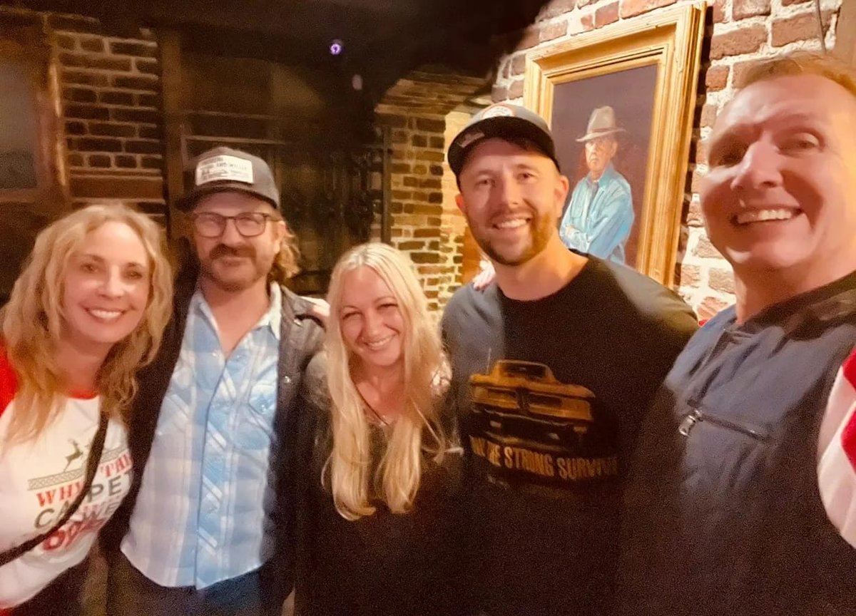 1111Georgia1080's tweet photo. Ghost Pub Crawl Tour in Savannah👻👻👻
#pbjr https://t.co/vdXJMOa1WQ