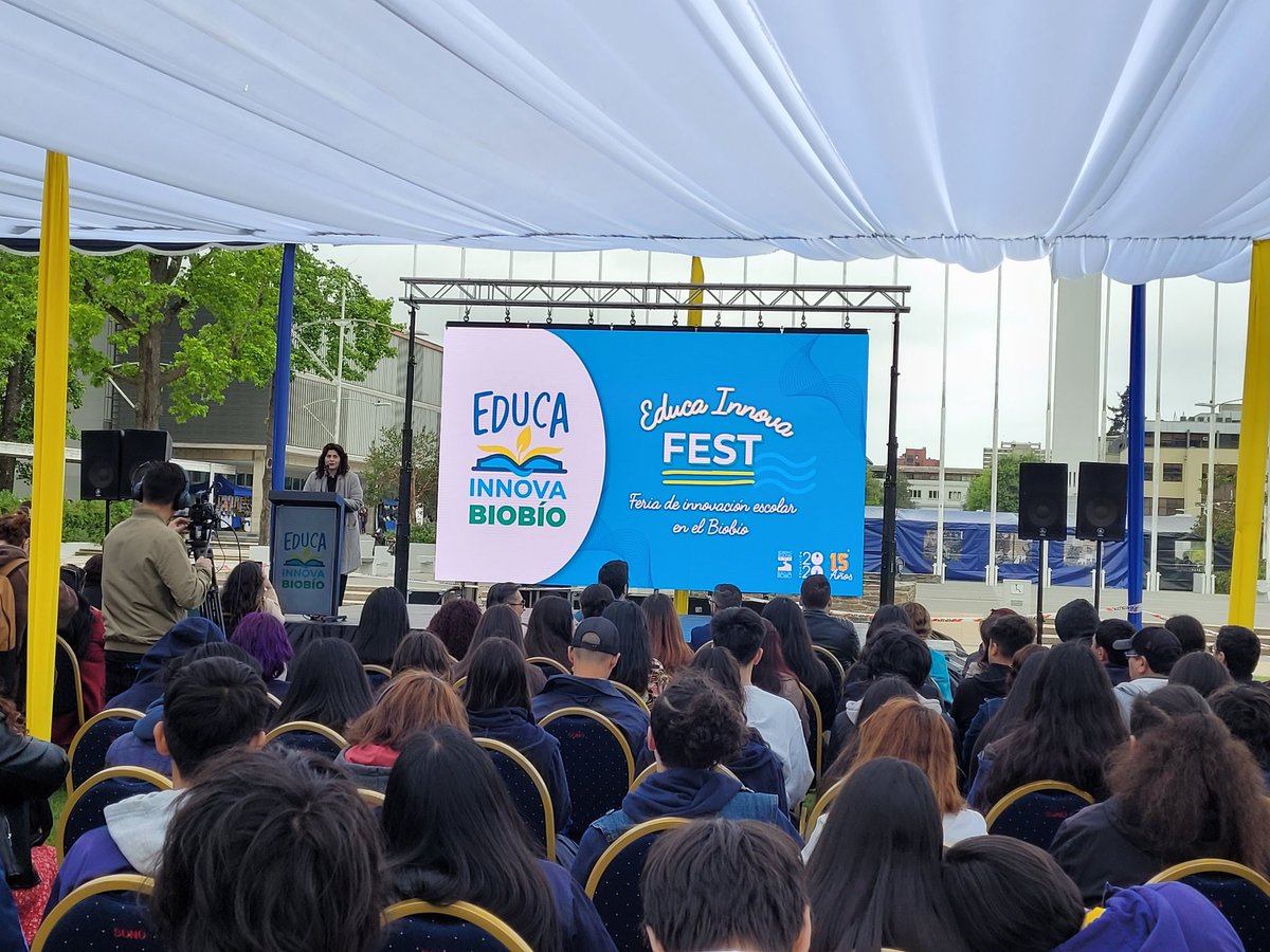 BitPlayCL's tweet photo. Buenos días
 #FelizMartes en los pastos de la @udeconcepcion estamos en el evento de #EducaFest junto a @Educacion2020 
Bitplay ayuda a transformar la educación del futuro con nuevas tecnologías y desarrollo. 
#innovación #Educación https://t.co/yzqXoIkD6t