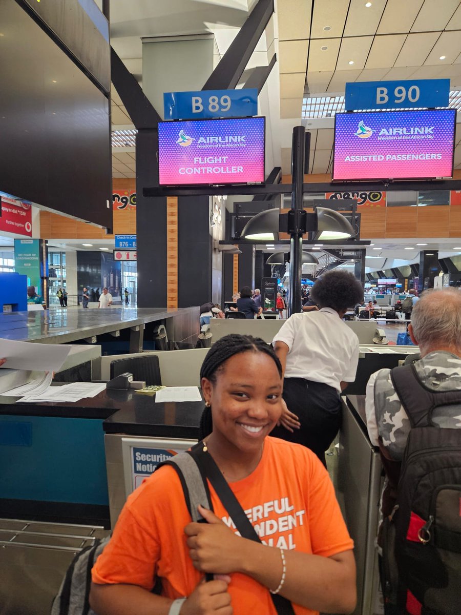 Students in Antarctica tweet media