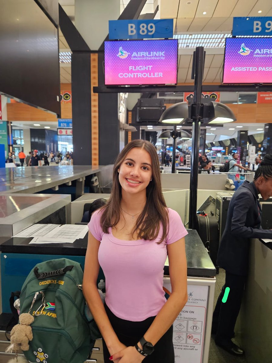 Students in Antarctica tweet media