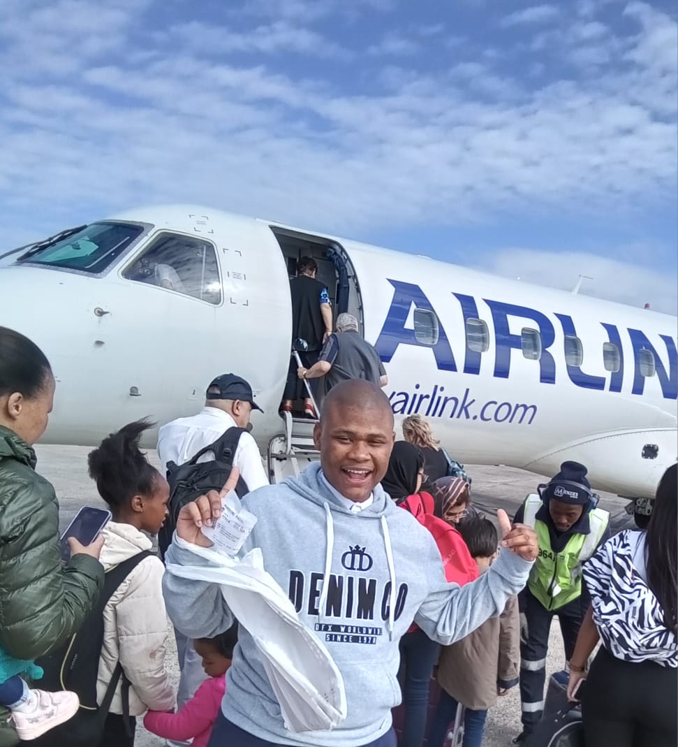 Students in Antarctica tweet media