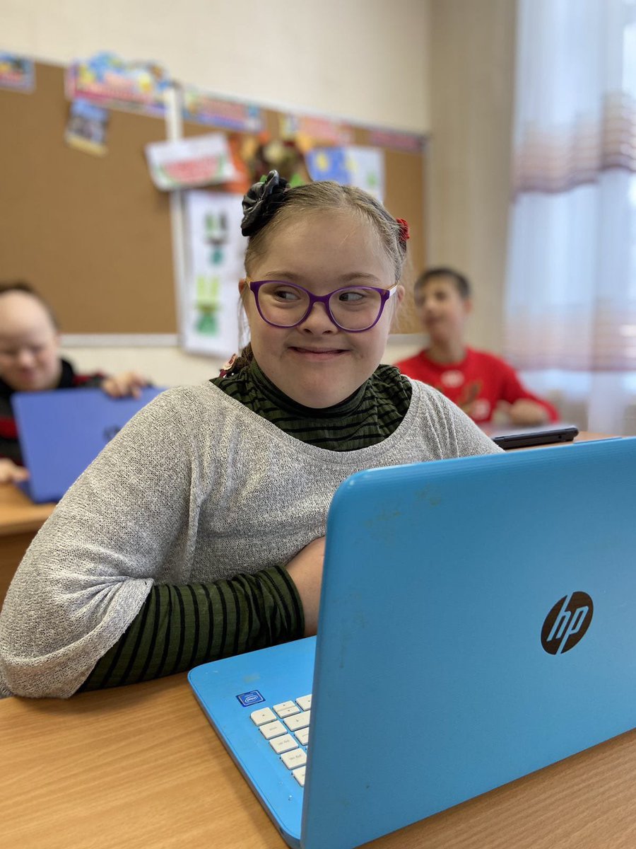 Christmas came early for a school in Kyiv that teaches children with Down syndrome, as thanks to @ForestUkraine and their supporters we were able to deliver laptops and printers to the children! (1/2)