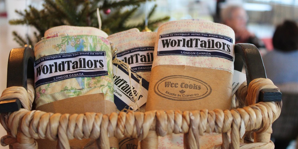 Whether you plan on attending the BOHO Christmas market or not, we have a great selection of gifts in the cafe! 🎁

Shop local this season from our selection of different gift baskets, gift cards, coffee and more available daily!

#edgarandjoes #ldnont #shoplocal #perfectgift