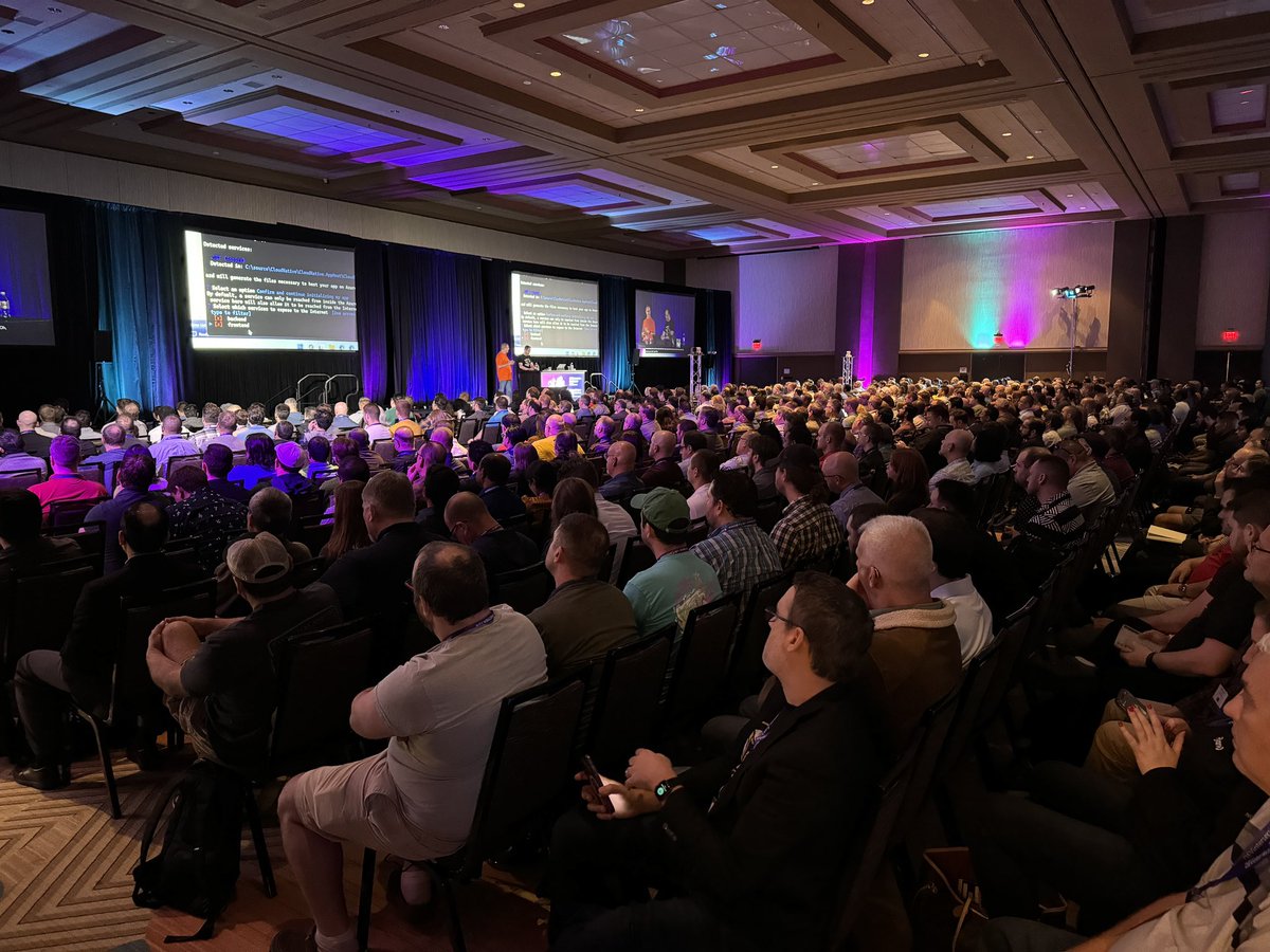 @shanselman and @coolcsh on stage at #devintersection for the keynote. Modern #dotnet cloud development. Packed room!