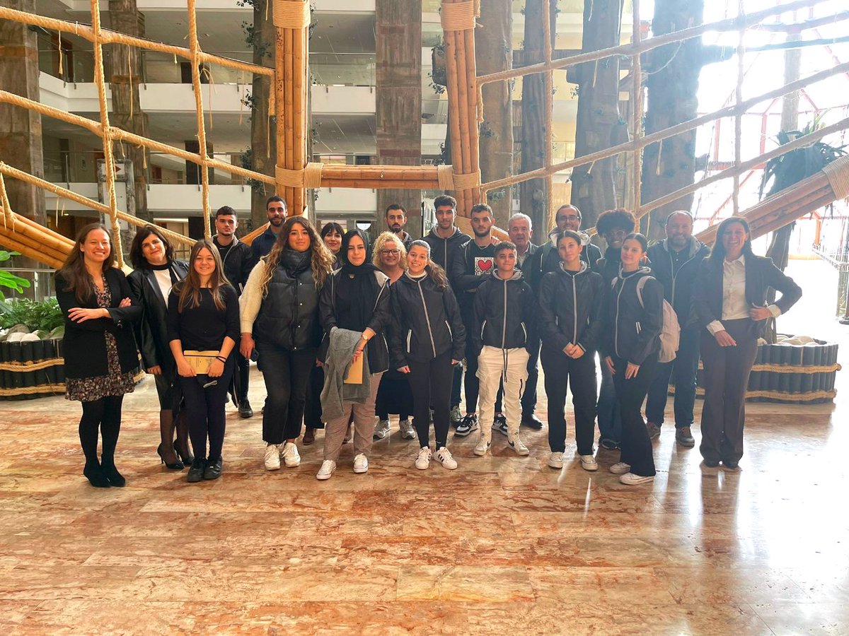 GrupoPenarroya's tweet image. Seguimos recibiendo visitas como parte de nuestro #ProyectoConecta, puesto en marcha por el Departamento de #PersonasyValores para la captación de #talento. La semana pasada estuvieron en @Holiday_World los alumnos del Centro de Formacion del Ayuntamiento @Torremolinos_On