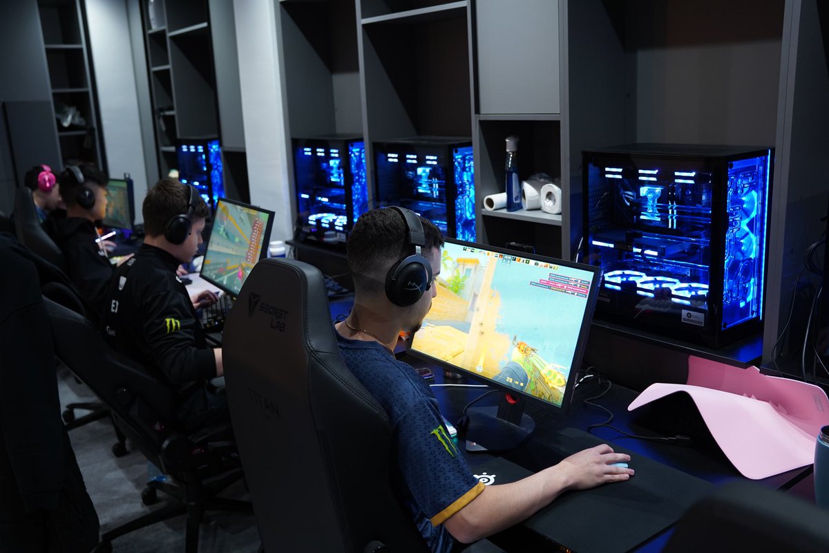 eNatBootcamp's tweet image. It was our absolute pleasure hosting the one and only @MIBR ! 🇧🇷 Good luck on your  tournament #betboomdacha2023 . Let’s all support these amazing Brazilian boys in the first match against @BetBoomTeam . #eNatBootcamp