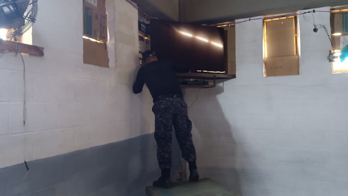 Esta requisa se lleva a cabo con los funcionarios del Grupo de Respuesta Inmediata y Custodia #Gric del Mppsp, acompañados de la GNB, manteniendo siempre el respeto de los Derechos Humanos de la población privada de libertad.