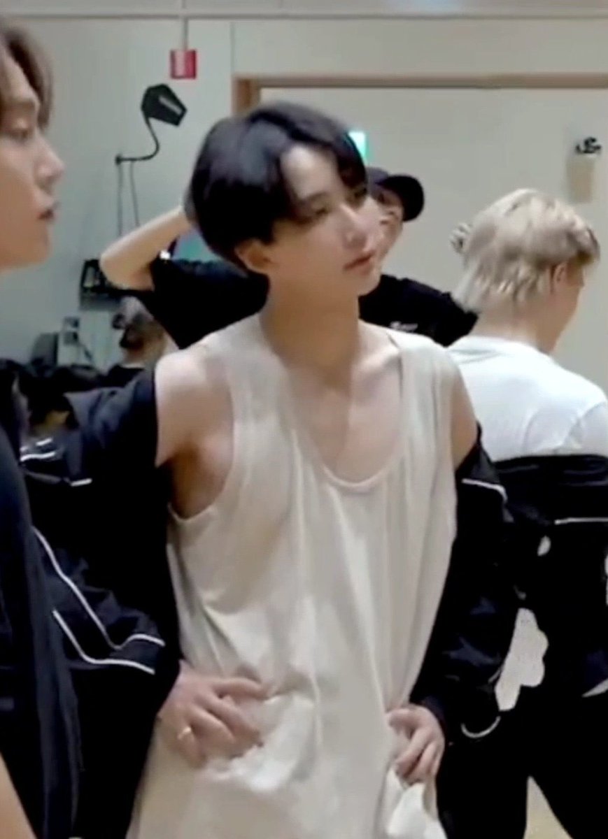 flamehanie's tweet photo. jeonghan 💪 https://t.co/pHKYdUFkU4