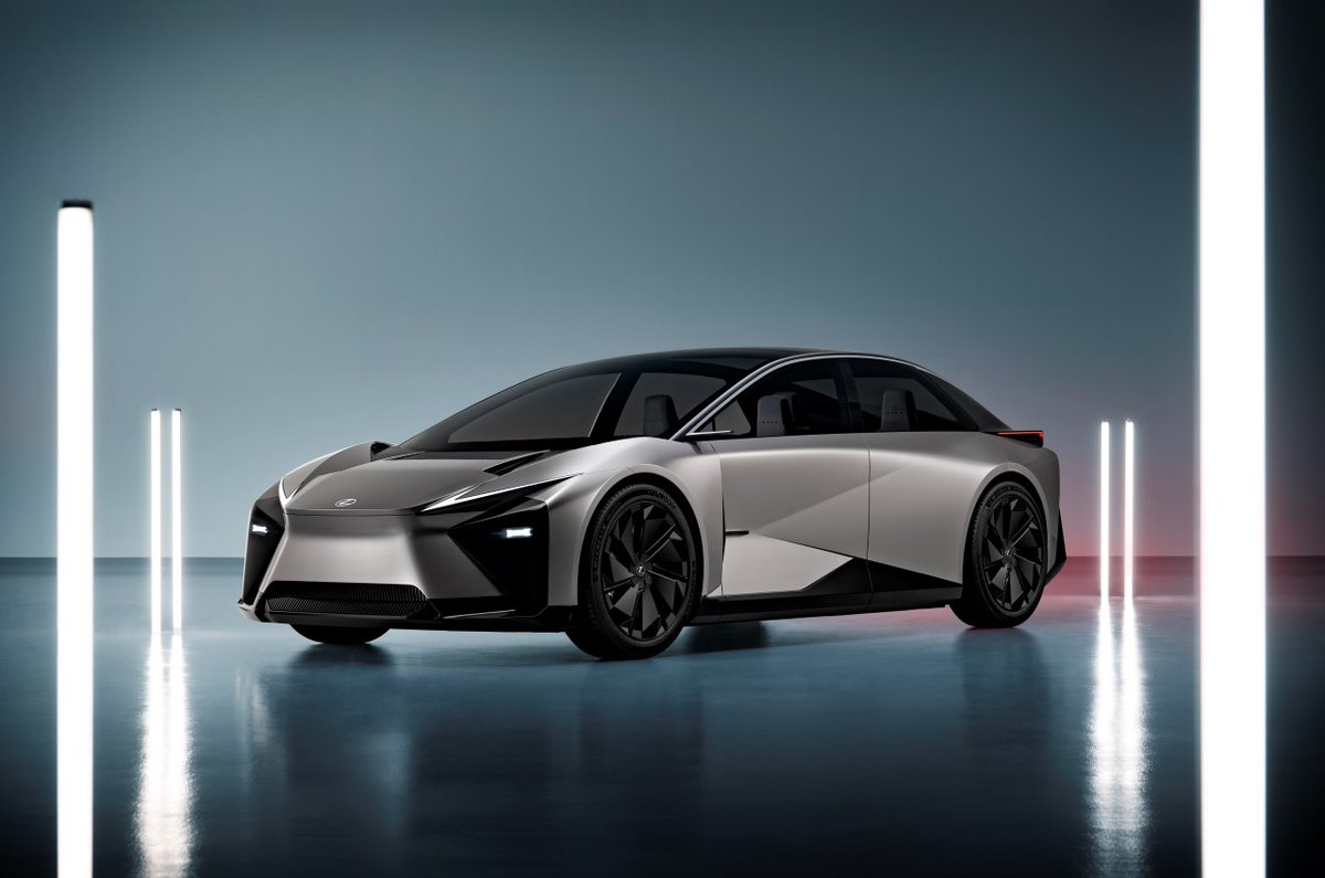 Lexus_Poland's tweet photo. Na forum #Kenshiki zaprezentowaliśmy dwa prototypy:
🚘 LF-ZC: limuzynę z nisko osadzonym środkiem ciężkości, która ma zadebiutować na rynku w 2026 r.
🚘 LF-ZL: SUV-a, który będzie oferował spersonalizowane sugestie oparte na przyzwyczajeniach kierowcy.
#LexusLFZC #LexusLFZL https://t.co/RsgEtklYmR