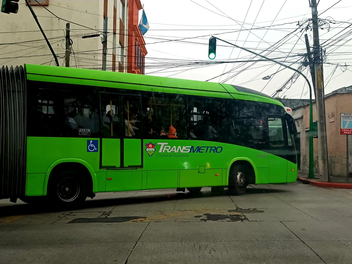 La educación vial es importante en un país tan caótico como Guatemala, cuando usted bloquea el paso del transmetro rápido llega la PMT y con el piloto falta q nos golpeen e incluso hasta multan, tal cual abusivez. 
Qué pasa cuando ellos violentan nuestro paso?
<a href="/amilcarmontejo/">Amilcar Montejo</a>