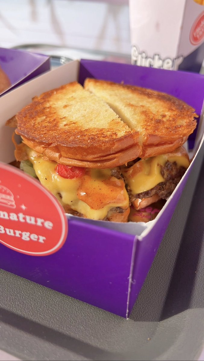 into Riyadh 🎡🤡🍔 مطاعم الرياض tweet media