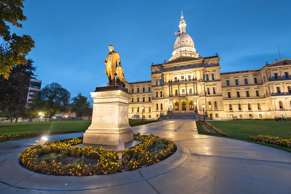 Relations between #Michigan and its #localgovs are deteriorating, according to @CLOSUP at @UMich's @fordschool. See the details on @GreeneBarrett's website. @NancyYAugustine @MichLeague @MMLeague @ASPANational @NCSLorg Click: greenebarrett.com/management-upd…