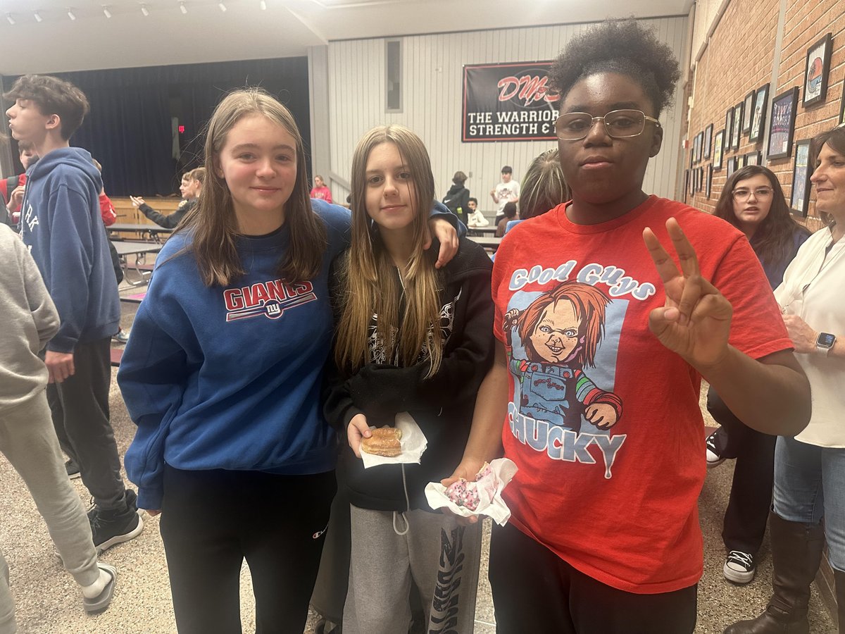 WOW! 👏161 Draper students achieved High Honor for Quarter 1! Students with an average of 94.5 or higher were recognized with a donut party, coordinated by our wonderful PTSO! 🍩#MohonProud <a href="/MohonCSD/">MohonCSD</a>