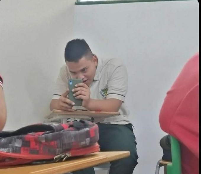 yo sacándole foto a la pizarra porque me da pereza copiarlo todo
