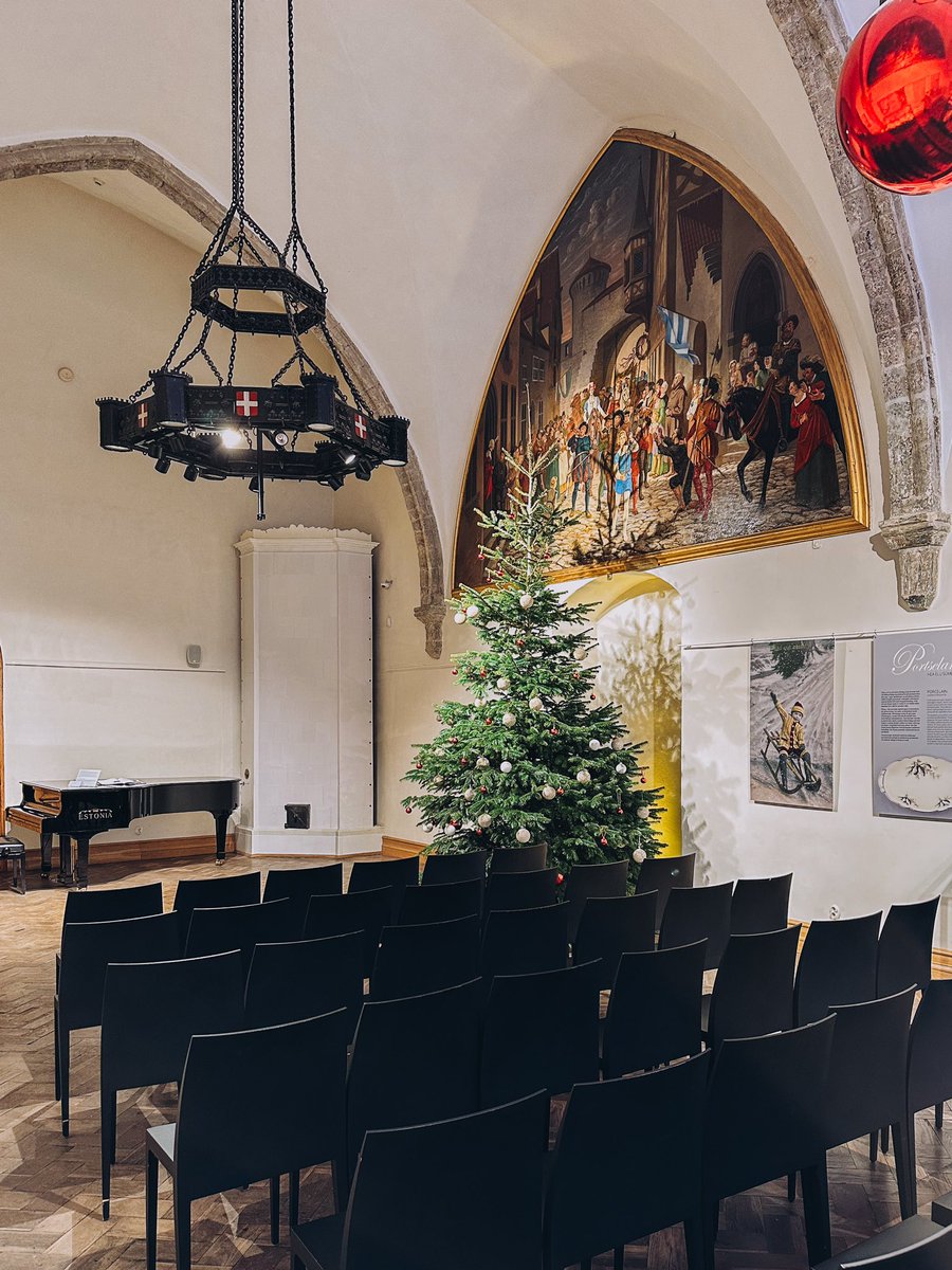 Fragile beauty of festive porcelain by Langebraun is on display at the Estonian History Museum at the Great Guild Hall. Christmas themed exhibition of 1928 to 1940 porcelain will remain open until Jan 7, 2024. 
#VisitTallinn #VisitEstonia #exhibition #art #PorcelainMade