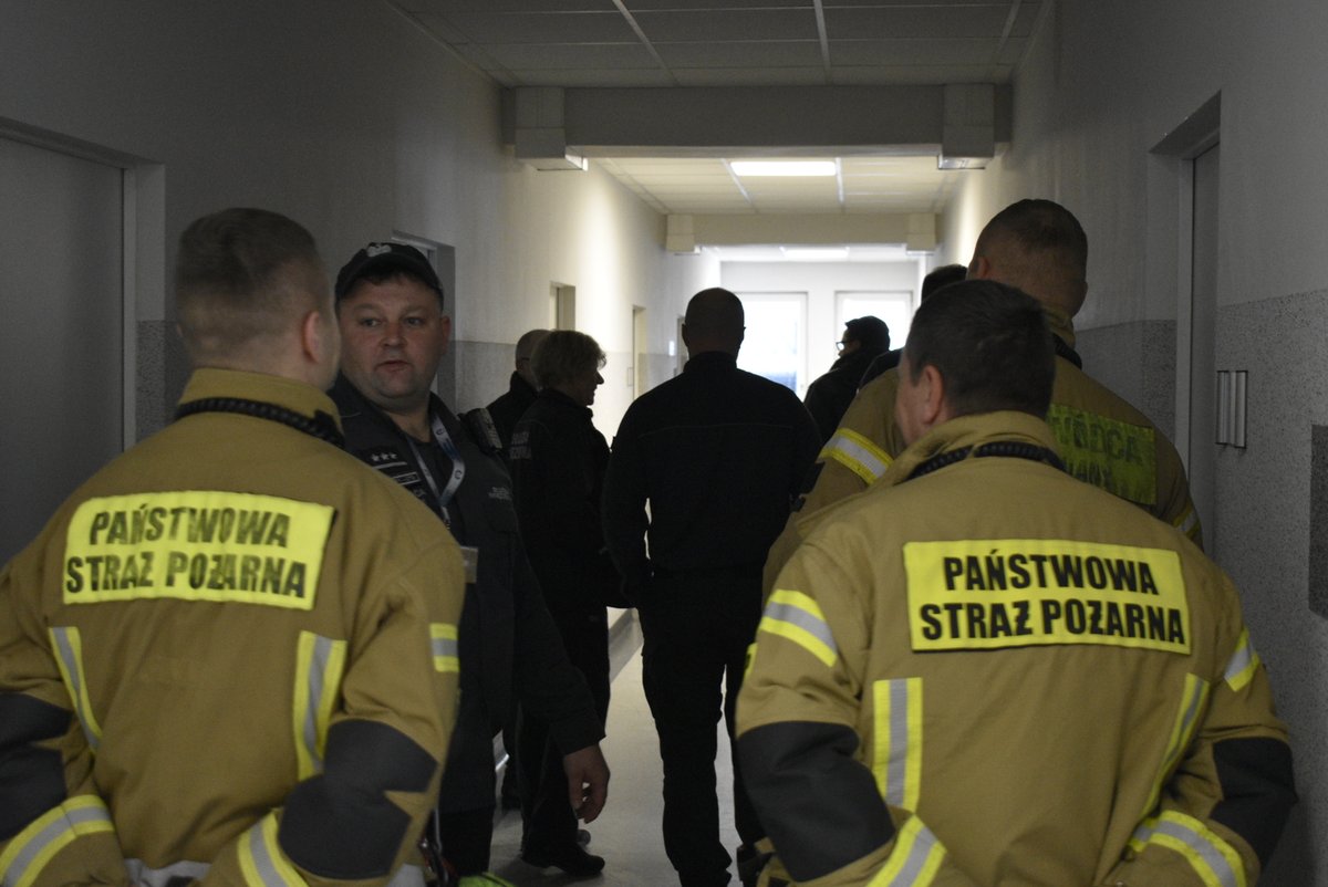AS_Lodz's tweet photo. Pod kryptonimem „PRZESYŁKA 2023”  w dniu 4 grudnia 2023 r. na terenie Aresztu Śledczego w Łodzi  odbyły się coroczne ćwiczenia obronne. https://t.co/XeyRg8Ni4l