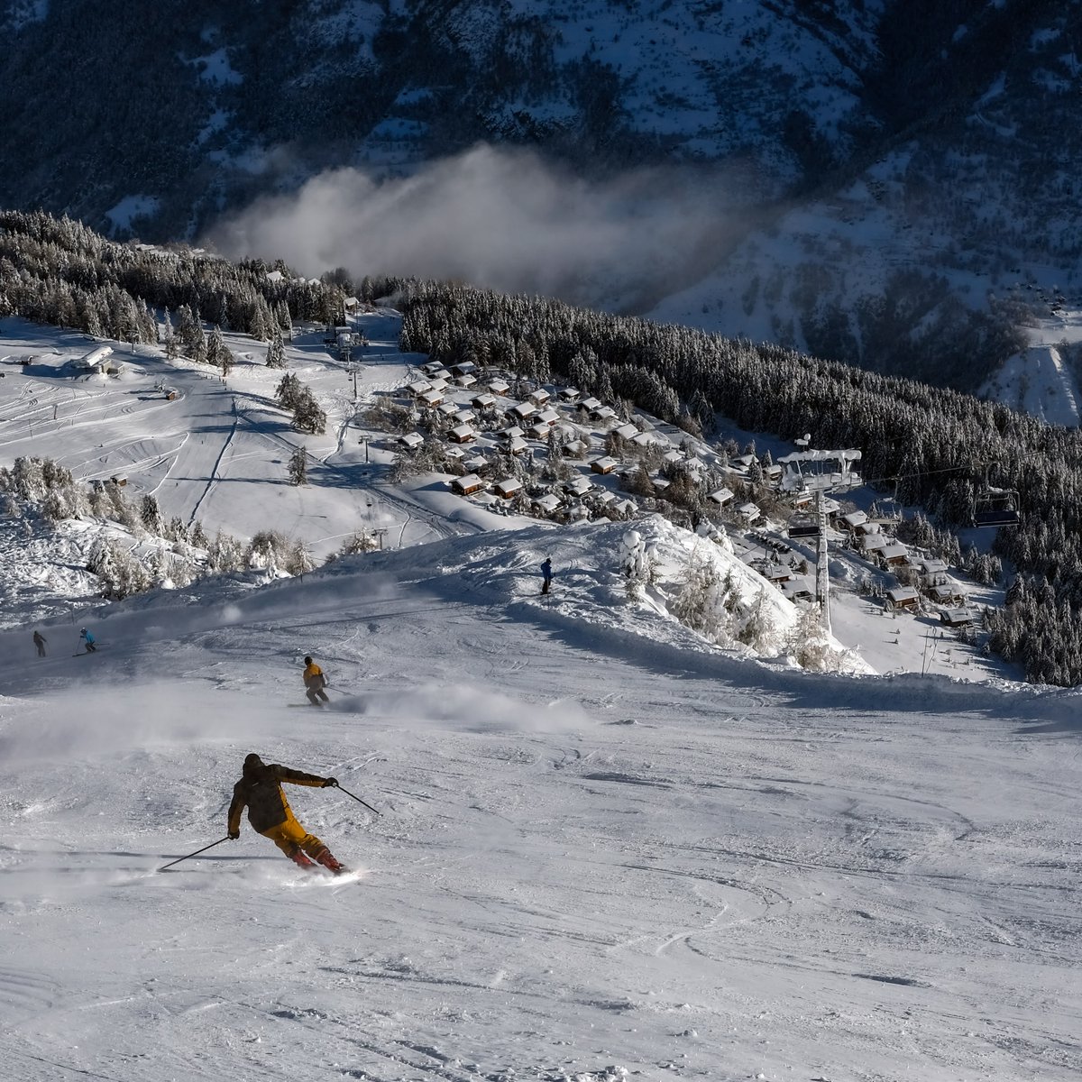 thyon4vallees's tweet photo. Retour en images sur la journée de dimanche, avec du soleil mais surtout avec vous ! #Thyon2000 #Thyon4vallées #ski #Valais https://t.co/0p0k61IU1a