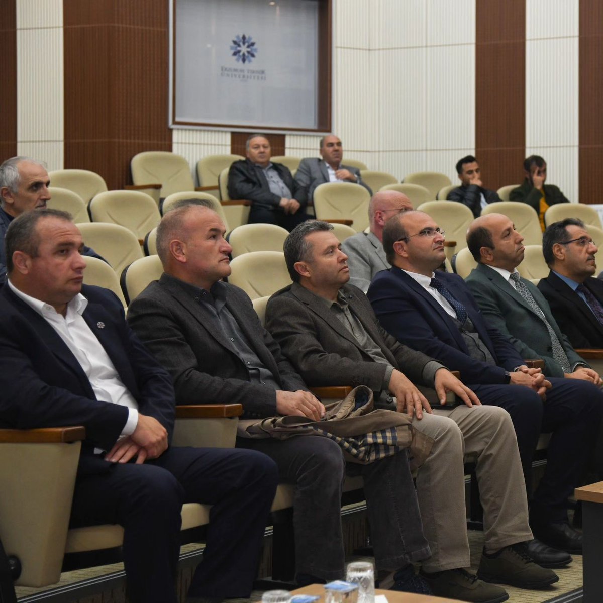 Müdürlüğümüz tarafından 31 Ekim 2023 tarihinde idari personelimize yönelik  "Liderlik Eğitimi" gerçekleştirildi. Eğitime daire başkanları, şube müdürleri, ve şeflerin yanında  çok sayıda memur katıldı.

#etüsem #etü #yarınlarıbirlikteşekillendirelim #edevletonaylısertifika