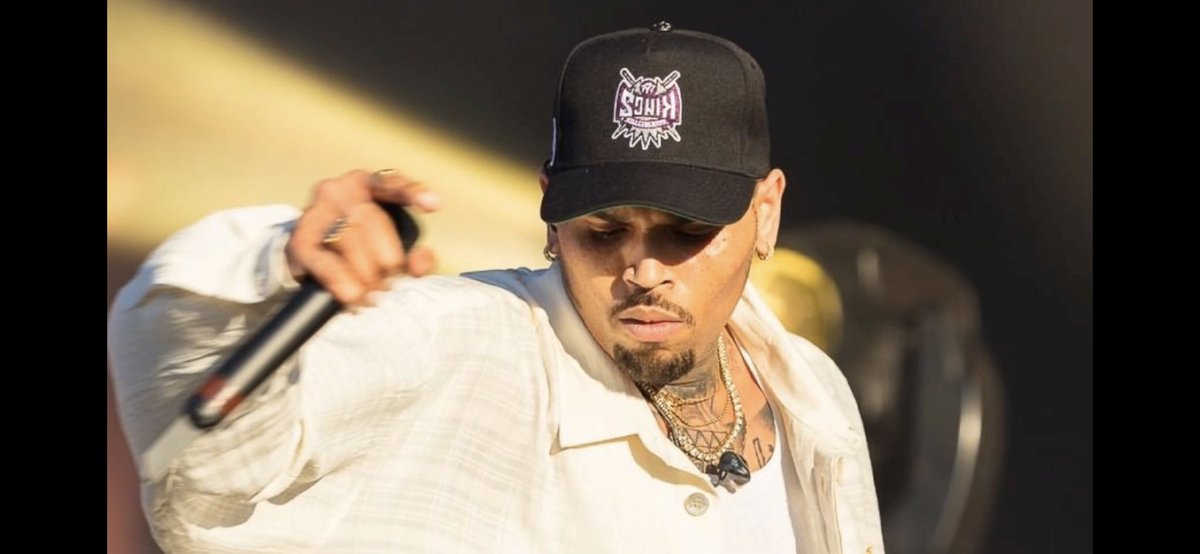 Ereka_baby's tweet image. &amp;lt;&amp;gt;###Waves 🌊 @ChrisBrown Waves let’s &amp;lt;&amp;gt;###MISBEHAVE BEFORE I &amp;lt;&amp;gt;%##BATHE 🚿