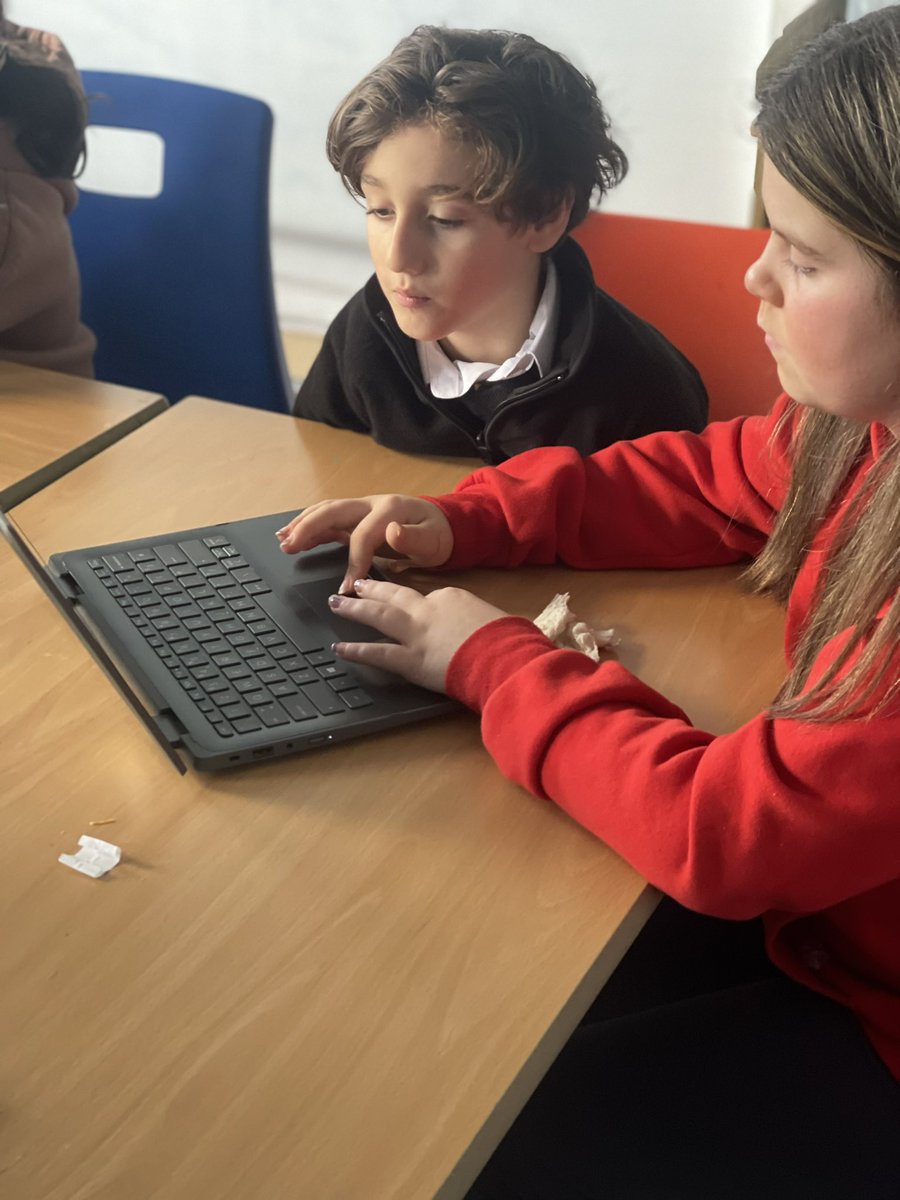 MrsKirklandTPS's tweet photo. P3 doing a super job at today’s #NLCodeAlongs 💻 They are being supported by our fantastic P7 Digital Ambassadors! @ThornliePS @NLDigitalSchool https://t.co/4z56RXrW6R