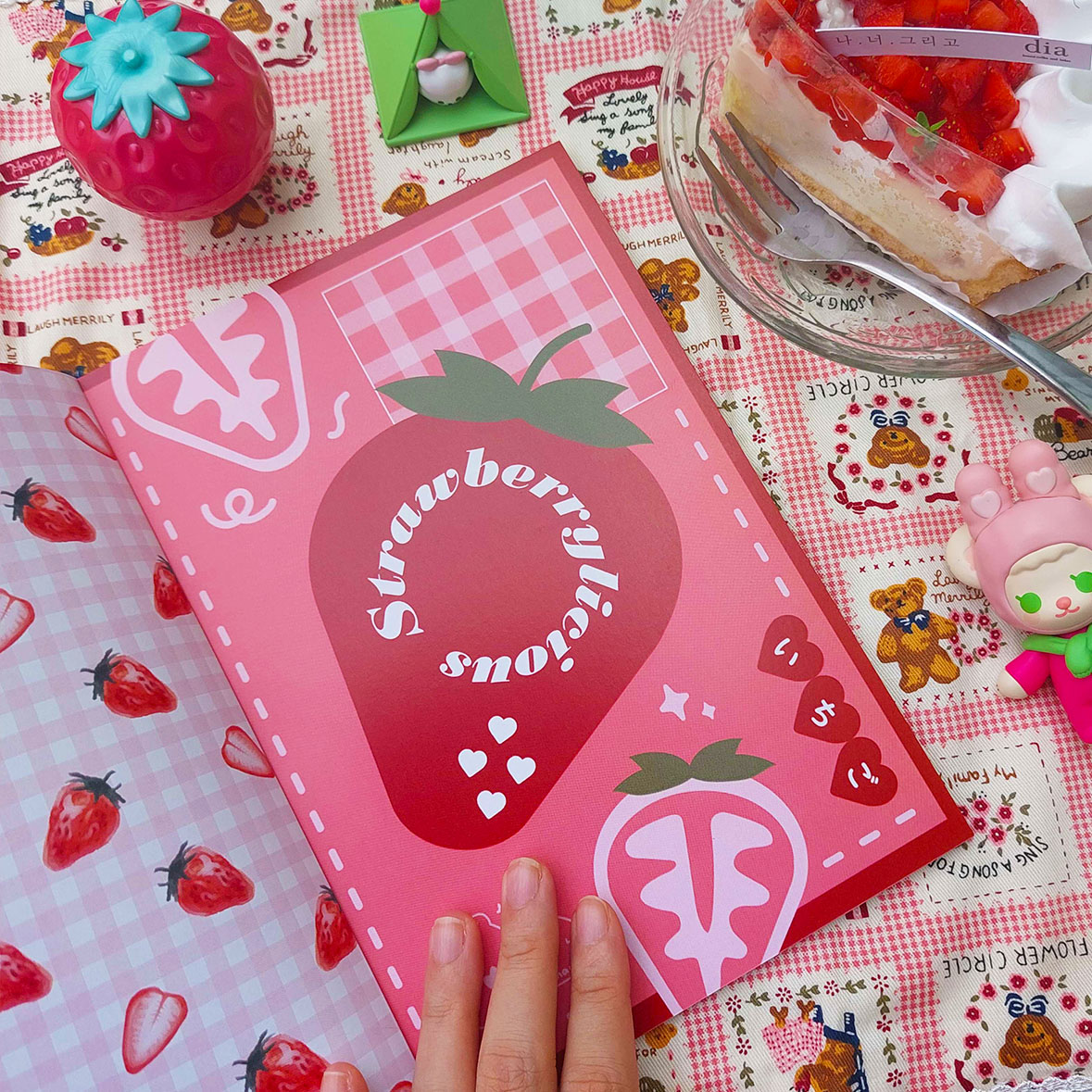 taking pics of my strawberrylicious artbook today!!!