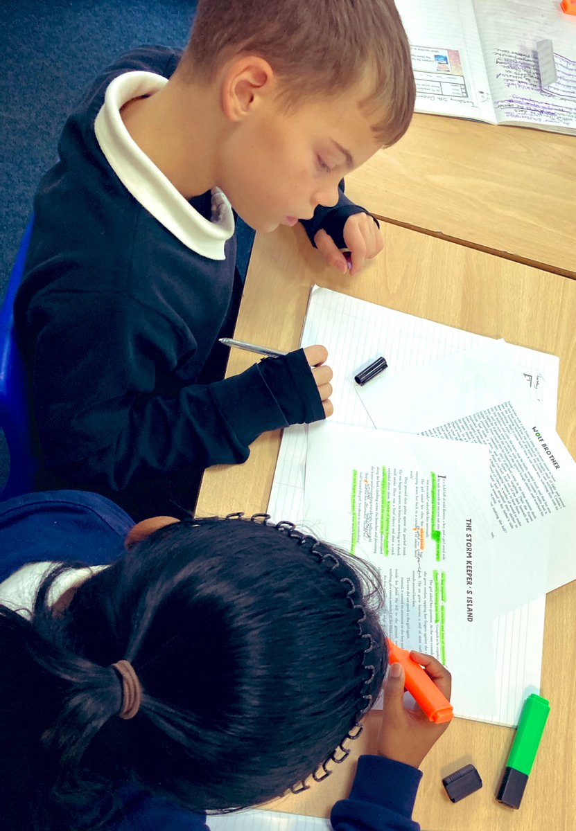 WCPSc2024's tweet photo. This morning we read different narrative openings & identifed the ways the authors had developed atmosphere, and the reasons behind their grammatical choices βοΈ Then, we compared the extracts and justifyied which one was more effective! π‘ @WCommonPS #WCPSreading #WCPSliteracy https://t.co/qx43dvJyqM