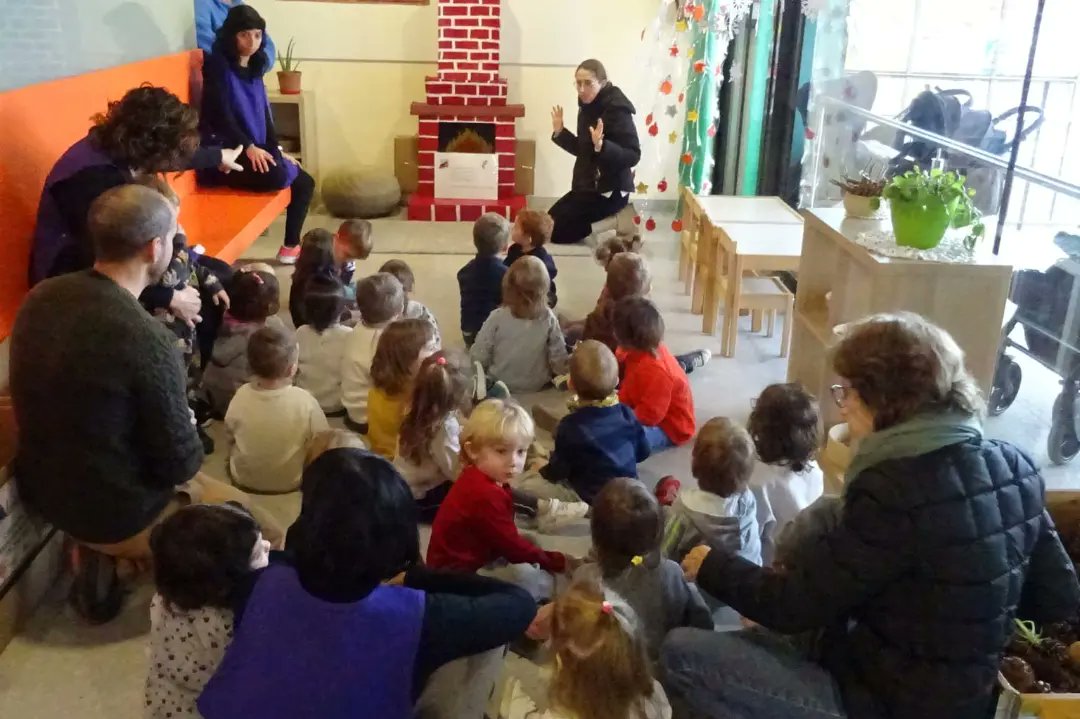 EMoixaines's tweet photo. Ja tenim el Tió a l'escola! Després de buscar per tots els racons de l'escola, hem trobat els nostres Tions al jardí dels més petits.
Gràcies @ampa.moixaines per la vostra col.laboració!! #festesitradicionsalescola #ebmoixaines #escolabressol https://t.co/yoQEbDQQ1X