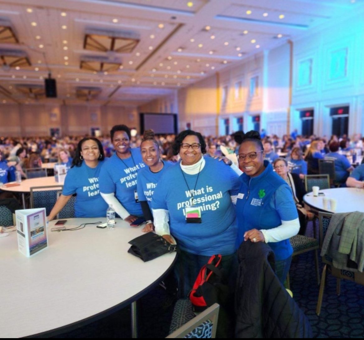 rocks_literacy's tweet image. Good morning! Its T-shirt Tuesday🎉 @LearningForward @simone_mcquaige @jerselleh @PgcpsScience @PGCPSLitTeam @PGCPSK5RELA