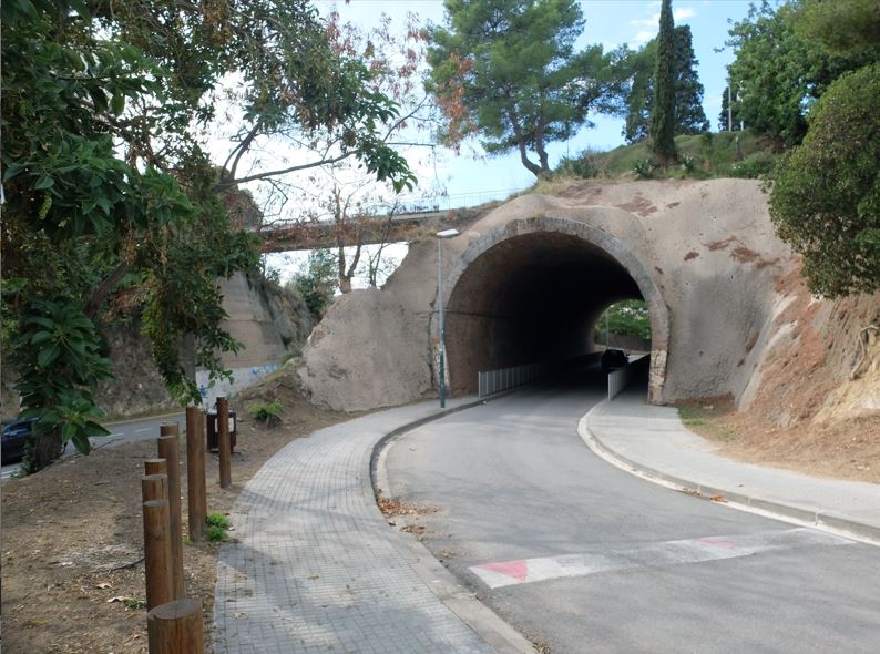 ArxiuSantpol's tweet photo. ✨ SOLUCIÓ al #CalendariDAdvent d’ahir: Túnel de la carretera vella, que enllaça la zona dels Garrofers, amb la cruïlla de les quatre carreteres.
📆📆🌲🌲✨✨ 📷 Pere Sauleda
#AdventCalendar #CASantPol #SantPoldesaparegut #Arxius #ArxiuSantPol #LArxiuAmbTu https://t.co/ZJSgvRUiY0