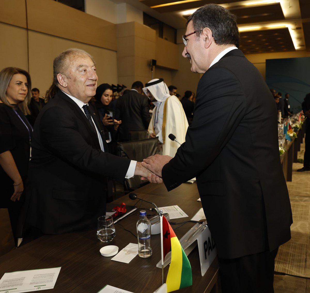 Cumhurbaşkanımız Sayın <a href="/RTErdogan/">Recep Tayyip Erdoğan</a>'ın açılışını yaptığı; bu yıl "İİT Üyesi Ülkelerde E-Ticaret Kapasitesinin Geliştirilmesi" temasıyla gerçekleştirilen 39'uncu İslam İşbirliği Teşkilatı Ekonomik ve Ticari İşbirliği Daimi Komitesi (İSEDAK) Toplantısı'nı iki gün boyunca süren