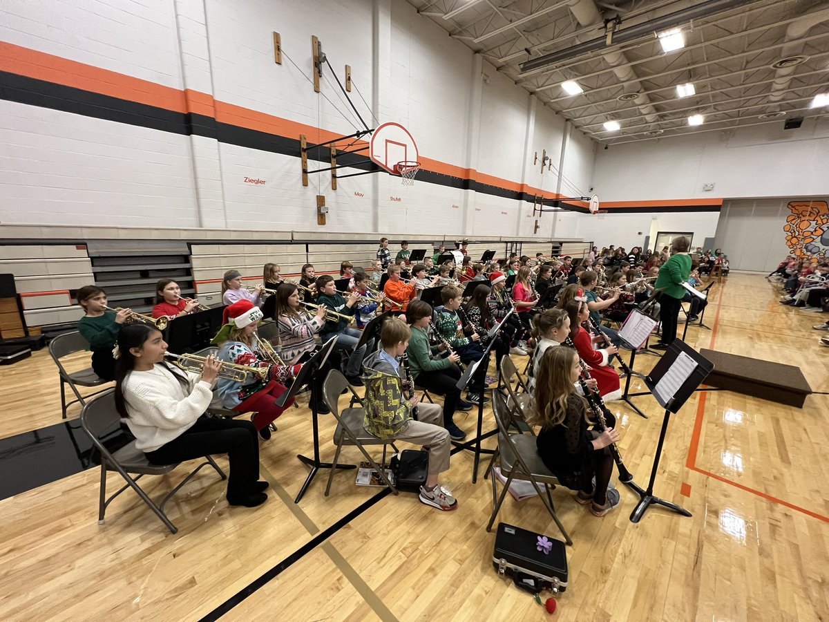 WaterlooHSBands's tweet photo. It’s that sweet sweet time of year - it’s holiday concert time!!!!
Be sure to come see our amazing 5th grade band and chorus TONIGHT at Gardner elementary!!!!!!!
Show starts at 7p and these kiddos absolutely deserve all the applause in the world!
#WaterlooProud
#WaterlooBands https://t.co/QNzVvdoQXT