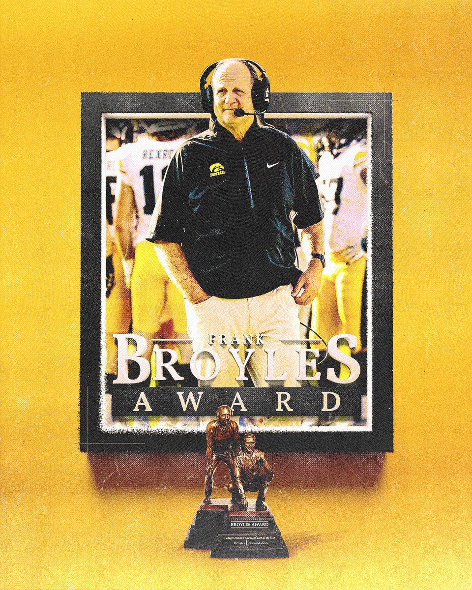 The nation's top assistant coach resides in Iowa City. Phil Parker is the 2023 @BroylesAward winner! #Hawkeyes