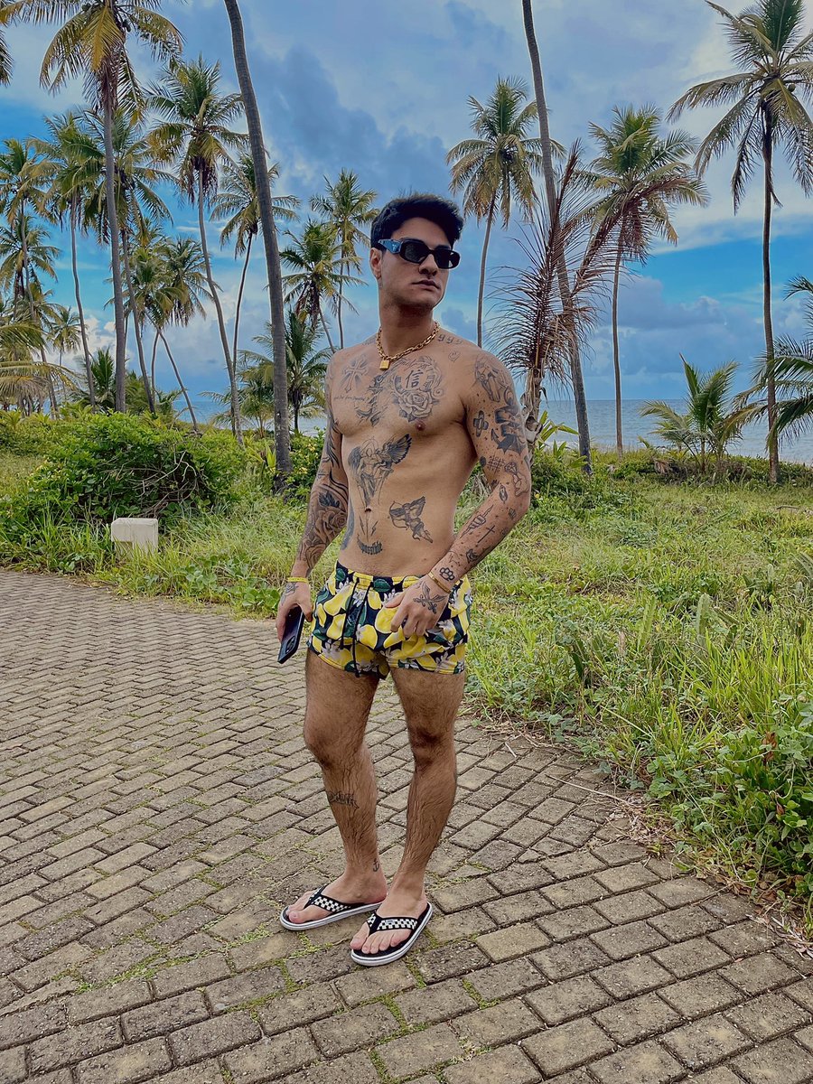 DiverCityMx's tweet photo. ‟¡Chicos gay, es hora de tomar el sol y relajarse en la playa! ¿Quién se anima a unas vacaciones juntos? ☀️🌊 #VacacionesGay #PlayaPerfecta‟
Vamos a la Playa !! 🌞🌊🏖️🌴 https://t.co/UeM9w5UjYS