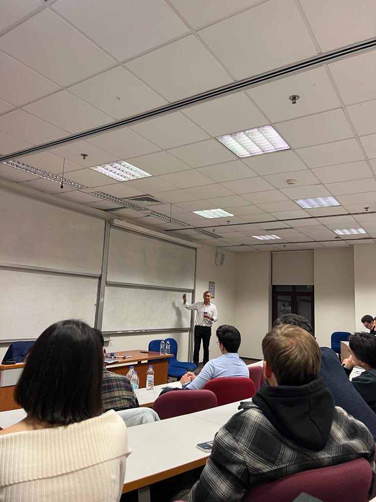 Haydaracunn's tweet photo. Bu akşam Koç Üniversitesi Yatırım Kulübü öğrencileriyle borsa ve fon yönetimi konusunda eğlenceli bir sohbet yaptık. https://t.co/OR2T4rTwDS