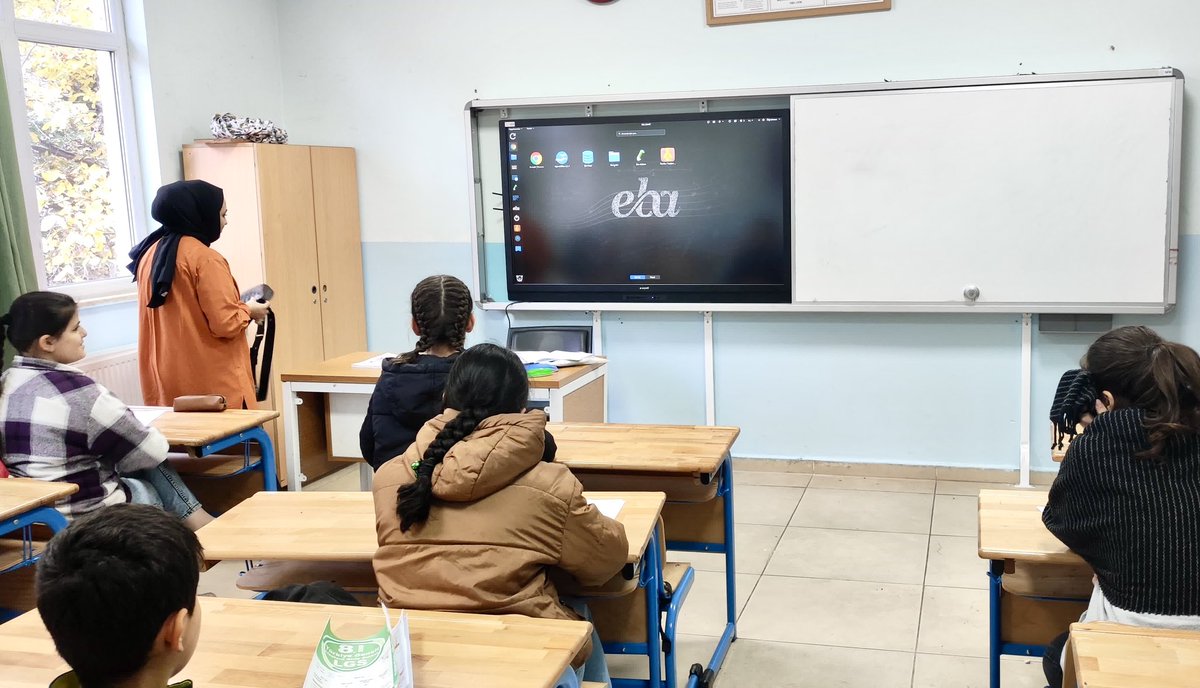 İlçemiz;merkez, belde ve en uzak köy okullarımızda etkileşimli tahta kurulumu devam ediyor, öğrencilerimiz teknolojiyle buluşuyorlar. Eğitimde fırsat eşitliğini sağlamak için tüm gayretimizle çalışmaya devam ediyoruz.

<a href="/tcmeb/">Millî Eğitim Bakanlığı</a>
<a href="/Yusuf__Tekin/">Yusuf Tekin</a>
<a href="/SirnakValiligi/">T.C. Şırnak Valiliği</a>
<a href="/izzetaydin01/">İzzettin AYDIN</a>
<a href="/uluderekm/">Uludere Kaymakamlığı</a>