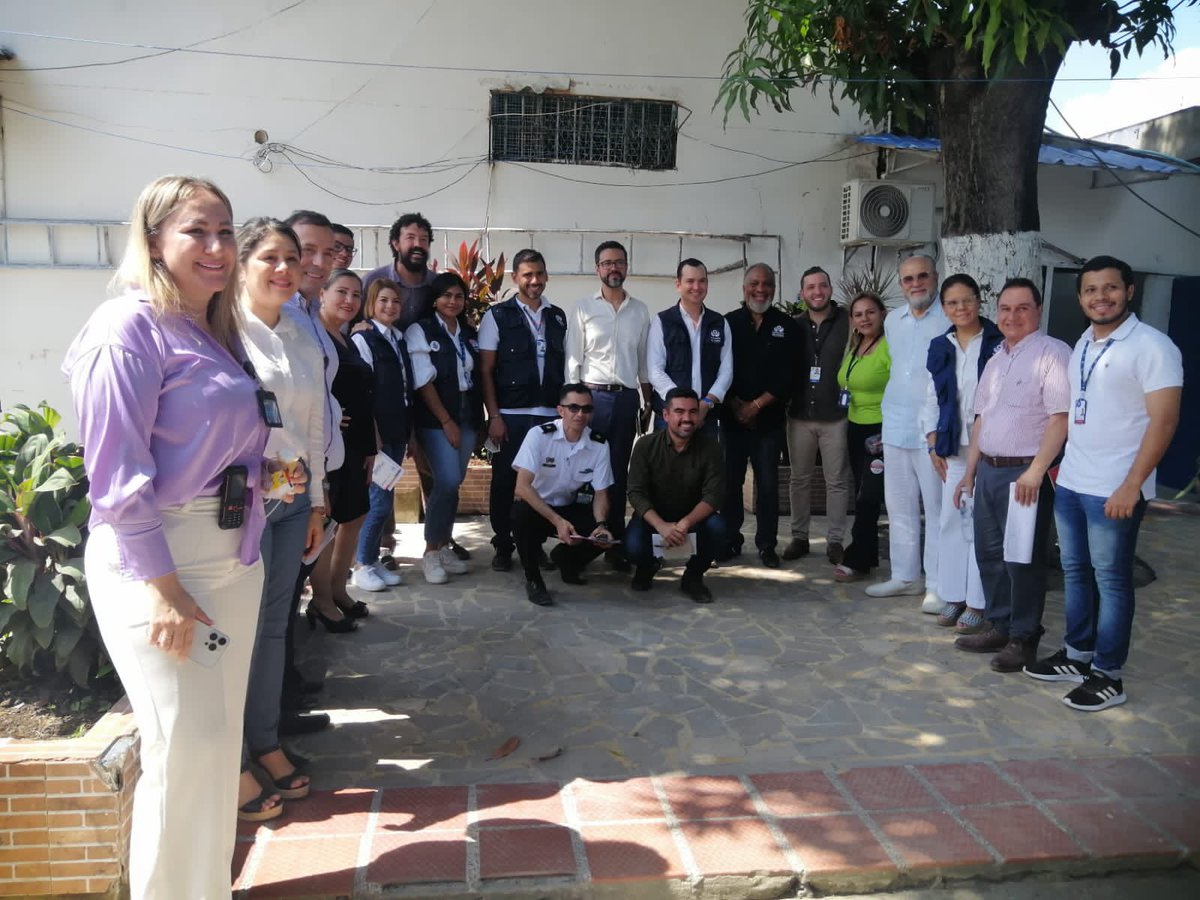 MinjusticiaCo's tweet photo. #Hoy en compañía de la @DefensoriaCol realizamos una brigada jurídica en el establecimiento de reclusión de📍#Montería.

El objetivo es seguir fortaleciendo el acceso a la administración de justicia, el derecho a la defensa, el debido proceso y, con ello, los demás derechos de la población privada de la libertad. Así avanzamos en el Plan de Acceso a la Justicia con enfoque en derechos humanos para el Sistema Penitenciario y Carcelario. 🤝

#JusticiaSocial #ResocializarEsElCamino