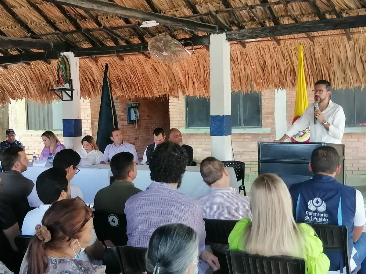 MinjusticiaCo's tweet photo. #Hoy en compañía de la @DefensoriaCol realizamos una brigada jurídica en el establecimiento de reclusión de📍#Montería.

El objetivo es seguir fortaleciendo el acceso a la administración de justicia, el derecho a la defensa, el debido proceso y, con ello, los demás derechos de la población privada de la libertad. Así avanzamos en el Plan de Acceso a la Justicia con enfoque en derechos humanos para el Sistema Penitenciario y Carcelario. 🤝

#JusticiaSocial #ResocializarEsElCamino