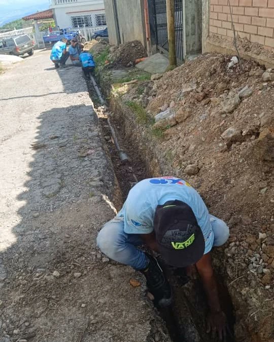 hidroven_ve's tweet photo. Cuadrilla de la #BRIPPAS sustituyó 30 m de tubería de 3" de #aguapotable , para atender a más de 174 familias del Junquito en el Km 17 de la Comunidad Wilfrido Omaña

¡Trabajo en equipo, victoria segura!

@NicolasMaduro
@RMarcoTorres
@minaguasoficial
@_Vpsops https://t.co/JrltFMoul7