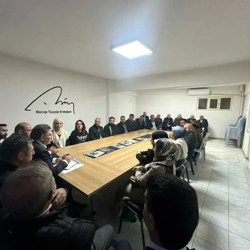 KarakocanAk's tweet photo. 📍AK PARTİ KARAKOÇAN İLÇE BAŞKANLIĞI 
Bir dizi program gerçekleştirmek üzere İlçemize teşrif eden MKYK üyesi, bölge Kordinatörümüz Sn.Mahmut Eminmollaoğlu ve beraberindeki heyet ile toplantımızı gerçekleştirdik .
@eyupkadirinan 
@avyusufibis 
@emreburakkurum 
@korayadsiz https://t.co/tNwQhPoqA7