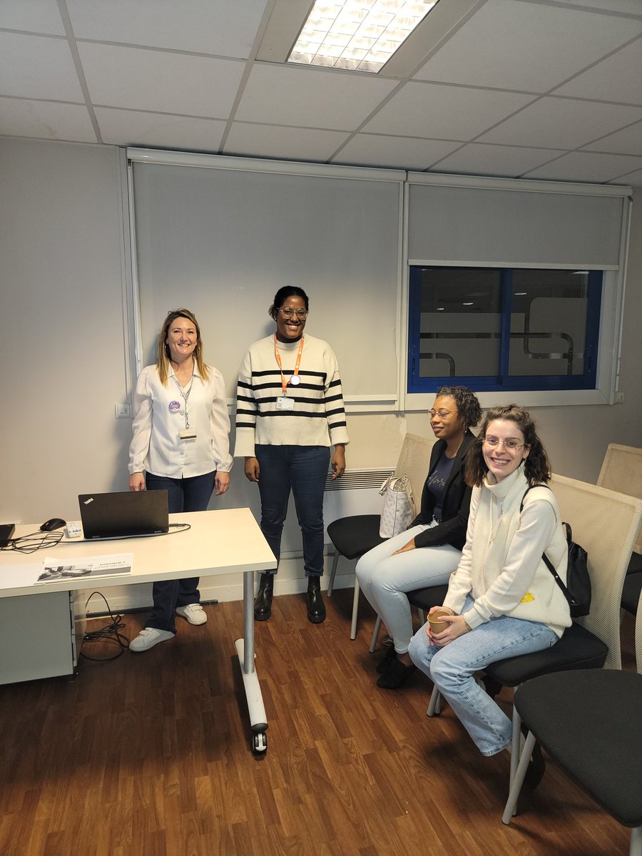 NabilAzouigui's tweet photo. Un bon moment avec élus et entreprises au @poleemploi_IDF de Longjumeau pour promouvoir l'offre de service de pôle emploi utile à la réduction des tensions sur le marché du travail. 
#afterwork
#Emploi https://t.co/0zavH3kxz8