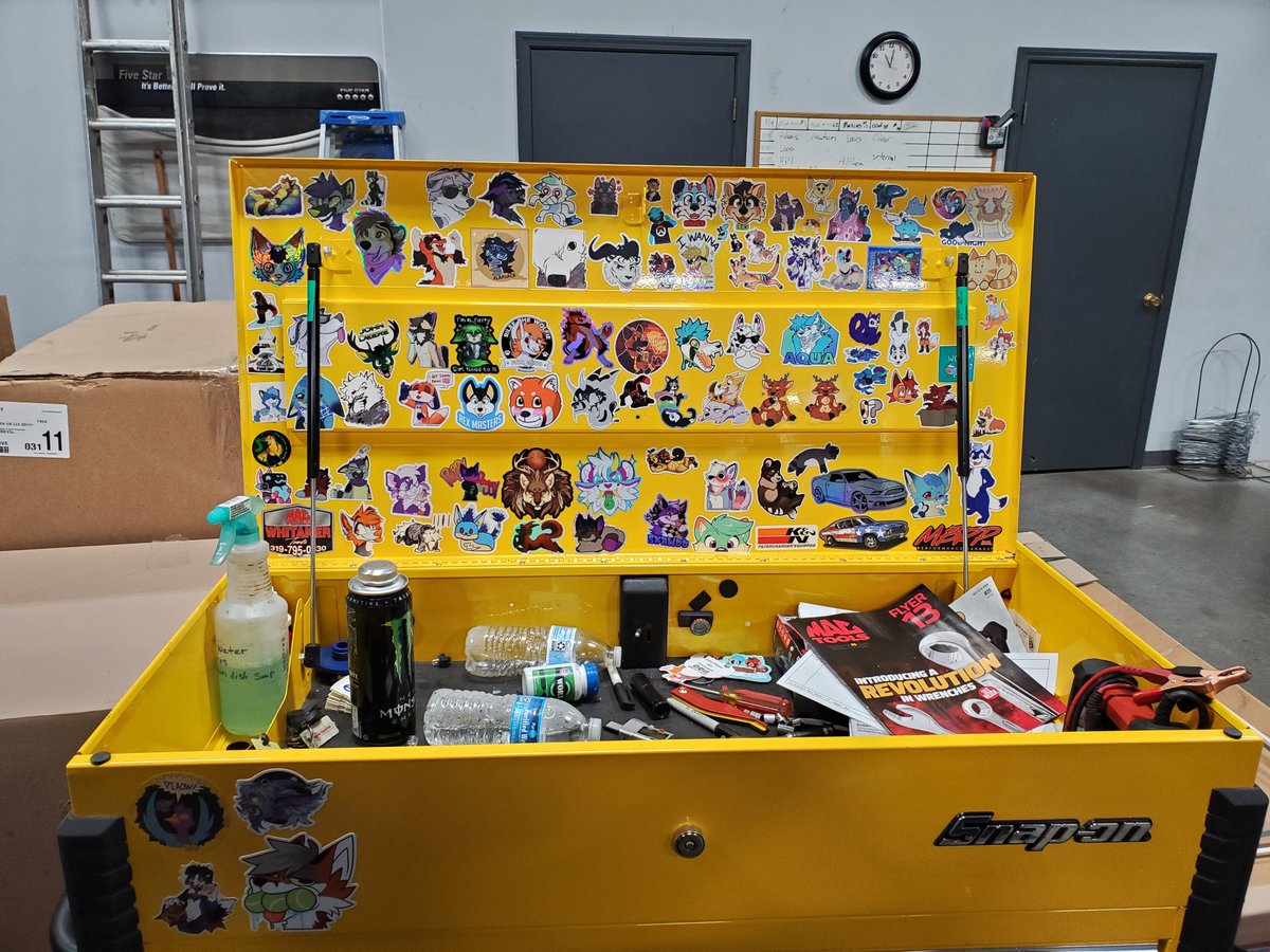 Springy11311482's tweet image. I think my stickers are now invading the outside of my box now halpX3