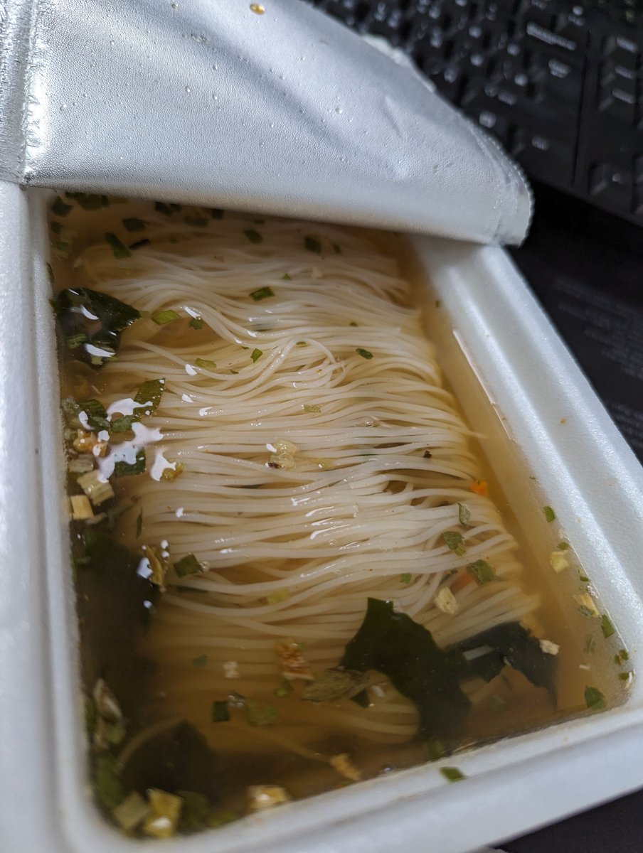 z9213122003's tweet photo. #kumma #食己之鄰 #庫麻 #盜薯覬食
前幾天吃的韓國進口百濟米麵線 泡麵
味道不錯!就是量少了點 https://t.co/Zrb159yMIg