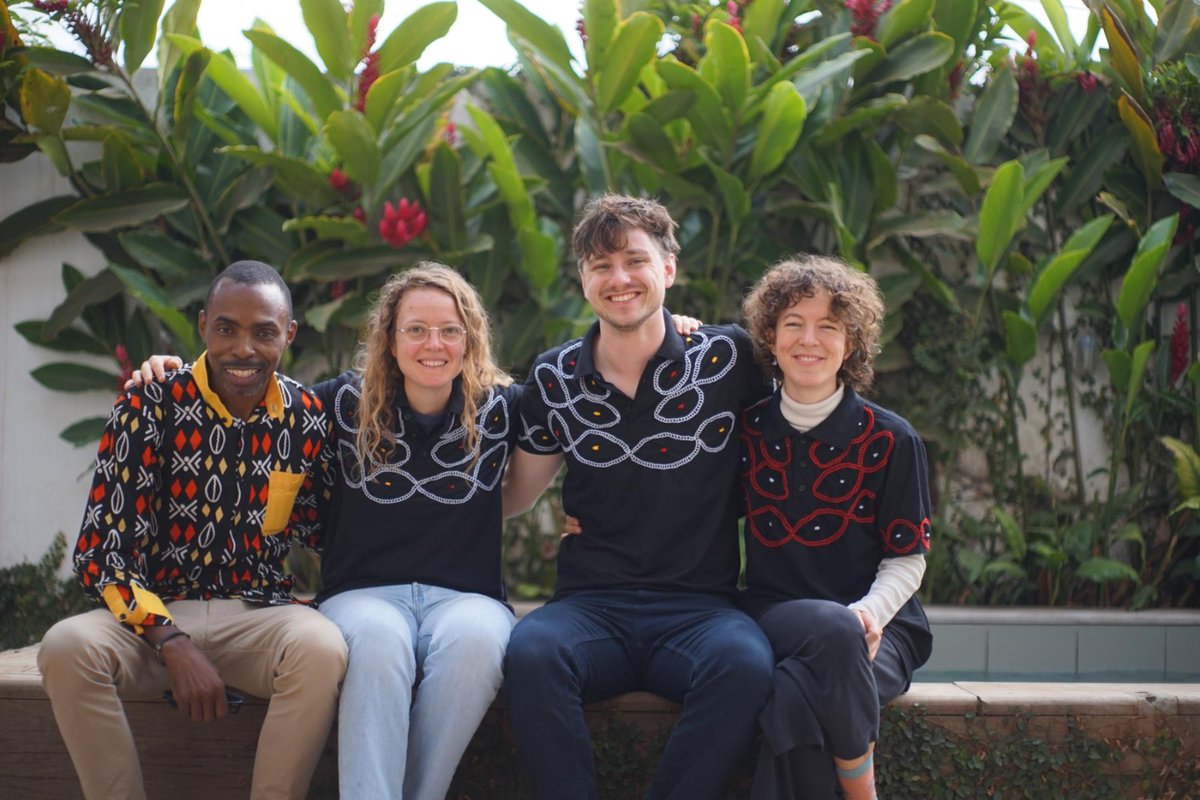 TitiNdema's tweet image. Le Cameroun 🇨🇲❤️
Terre de vie et de co-Prod ( je réinvesti souvent mon salaire) où je propose des sujets atypiques qui semblent anodins pour nous,mais énormes pour les autres. Je partagerais mon expérience en 2024.
#ProdExe #Fixer #Co-prod